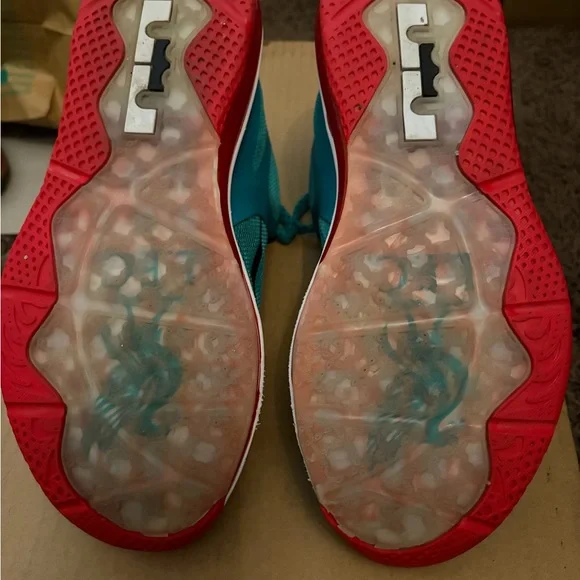 Nike LeBron 9 Low "Reverse Liverpool" - Picture 5 of 8